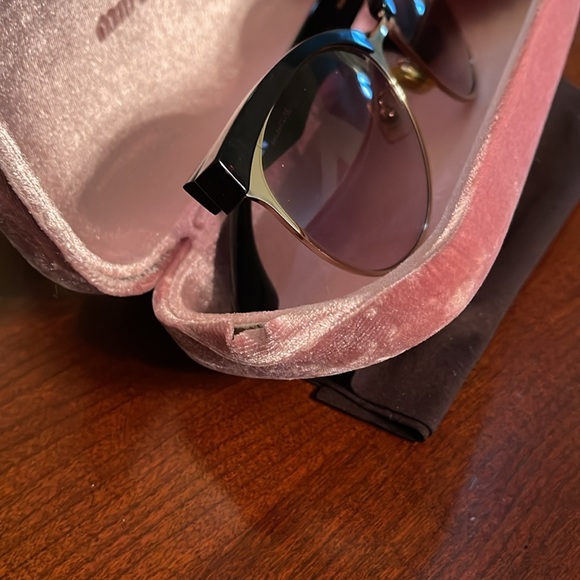 MIU MIU WOMEN SUNGLASS. main image 5